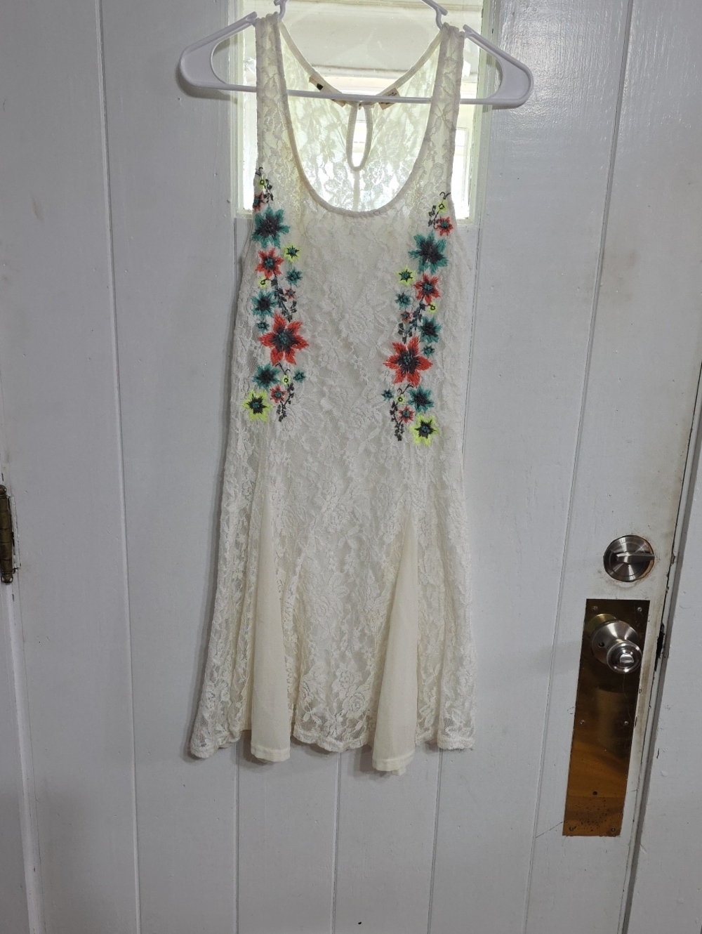 Miss Me Women's Lacy Cream Dress Embroidered Flowers Fit N Flare BoHo Sz M EUC